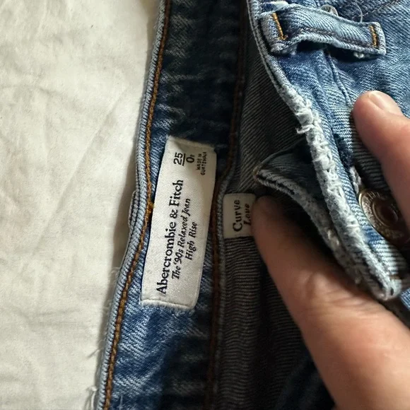 Abercrombie & Fitch Curve Love High Rise ‘90s Relaxed Jeans Size 25 - Picture 2 of 10
